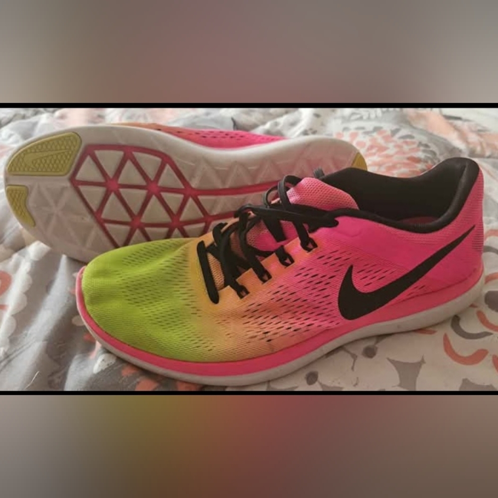 Used Nike Womens 9.5 shoe